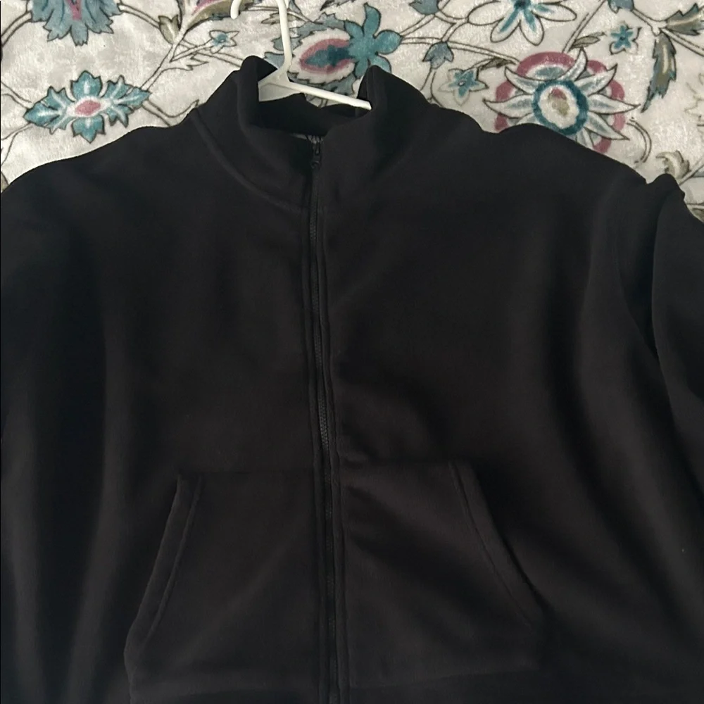♥️ Women’s Black V|L Zip-up Sweater NWT - Picture 2 of 4